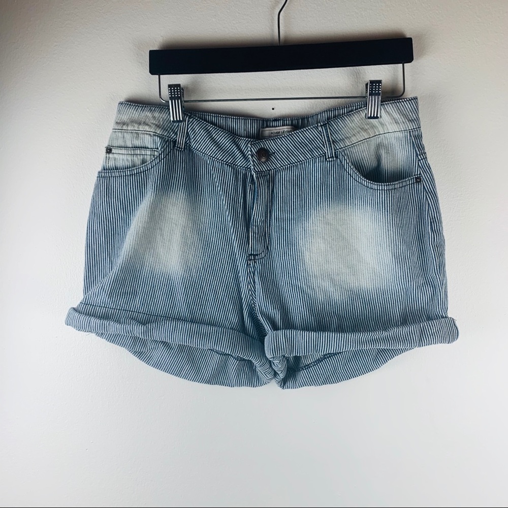 Adam Levine pin striped jean short.